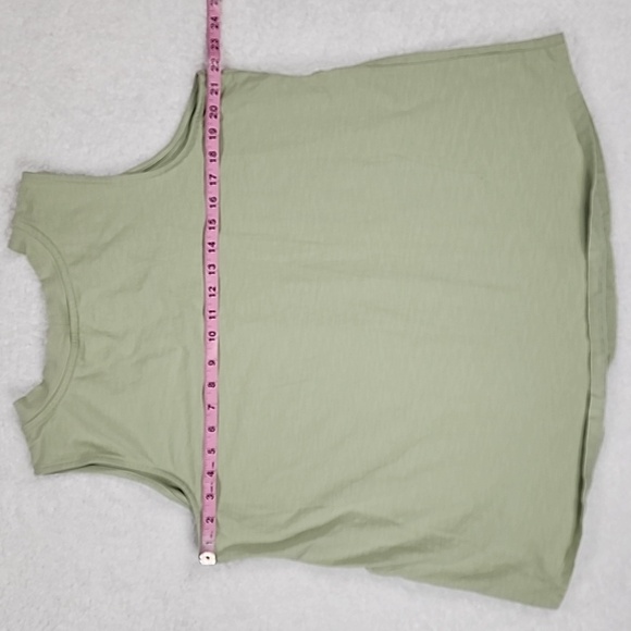 d&co Sleeveless Essentials Soft Shirt Bundle - Picture 7 of 9